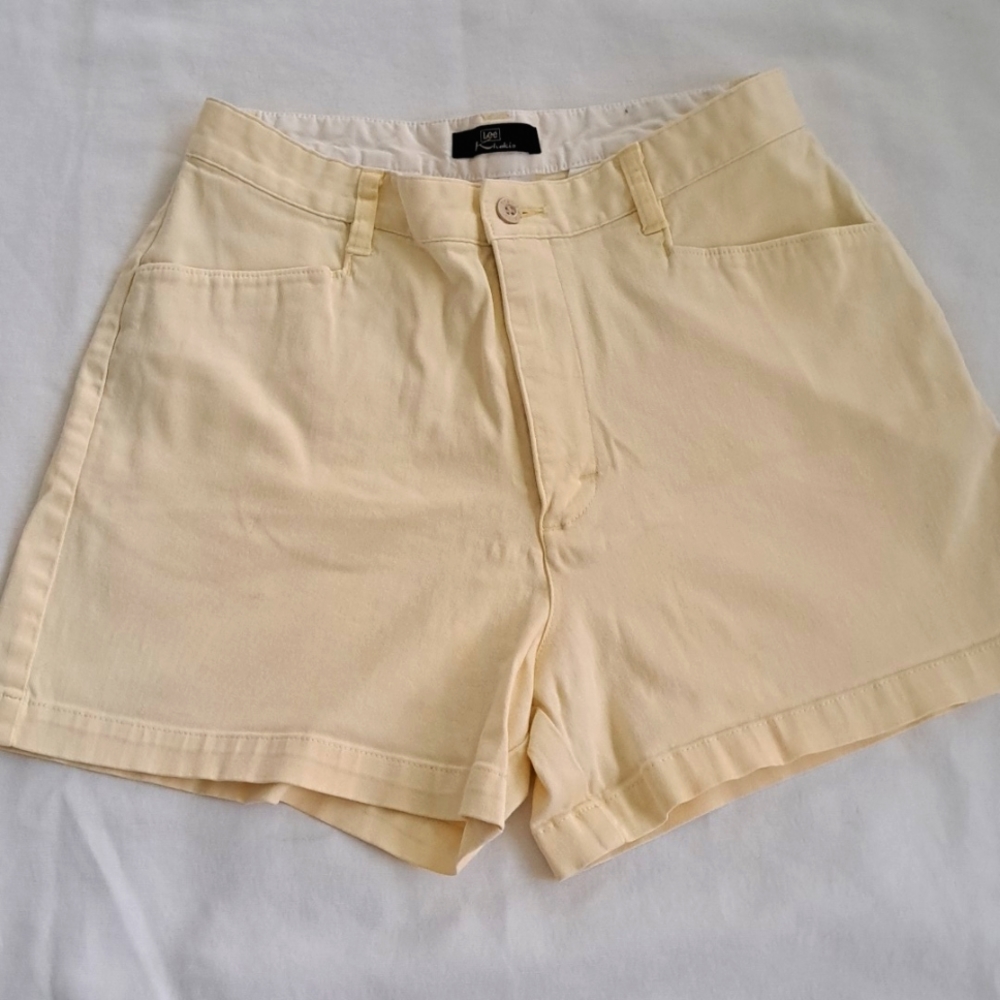 Lee Chino shorts pale yellow size 10P 4 Inch Inseam